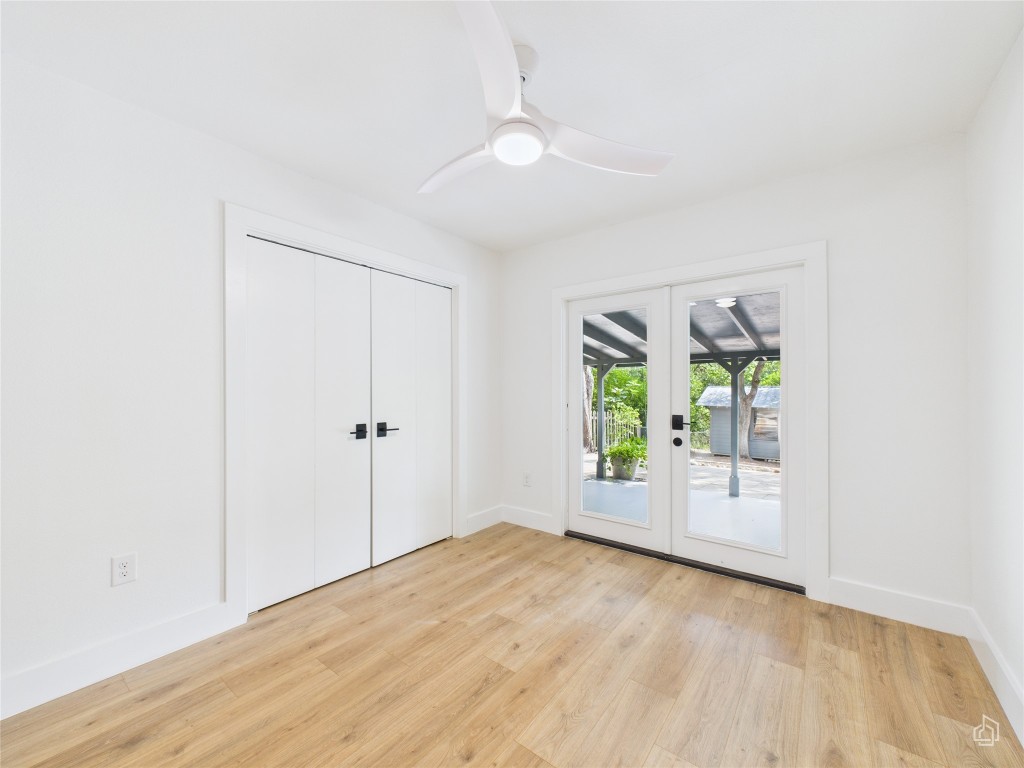 7019 Creighton Lane Austin, TX 78723 - Photo 31 of 40 an empty room with windows and closet