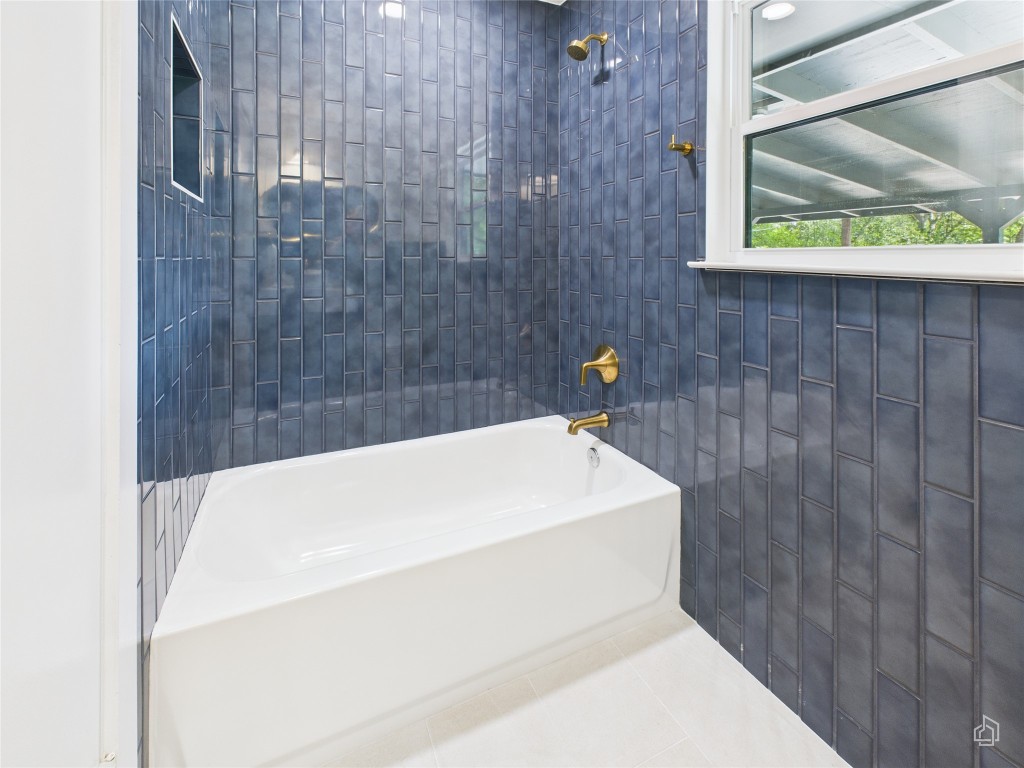 7019 Creighton Lane Austin, TX 78723 - Photo 34 of 40 a bathroom with a bathtub