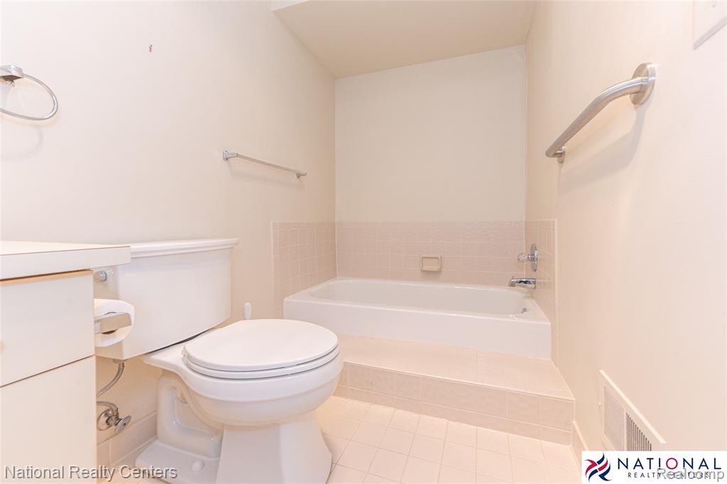 29705 Pine Ridge Circle, Unit 35 Farmington Hills, MI 48331 - Photo 20 of 29