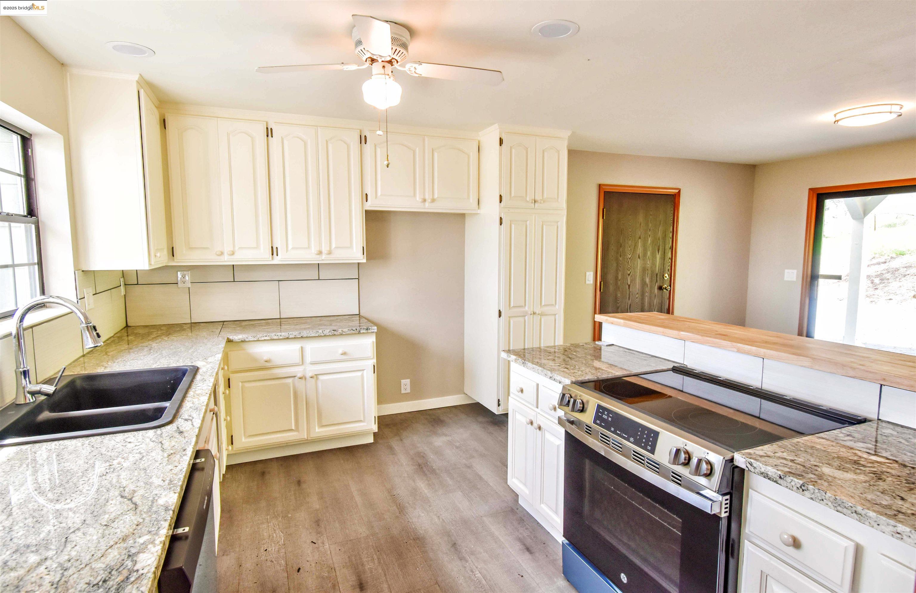 13300 Lone Bend Road Jamestown, CA 95327 - Photo 16 of 50 a kitchen with wooden floors and appliances