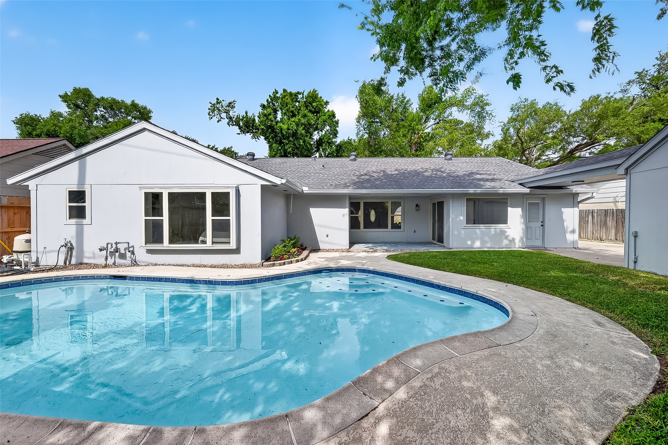 2914 Riata Lane Houston, TX 77043 - Photo 1 of 46