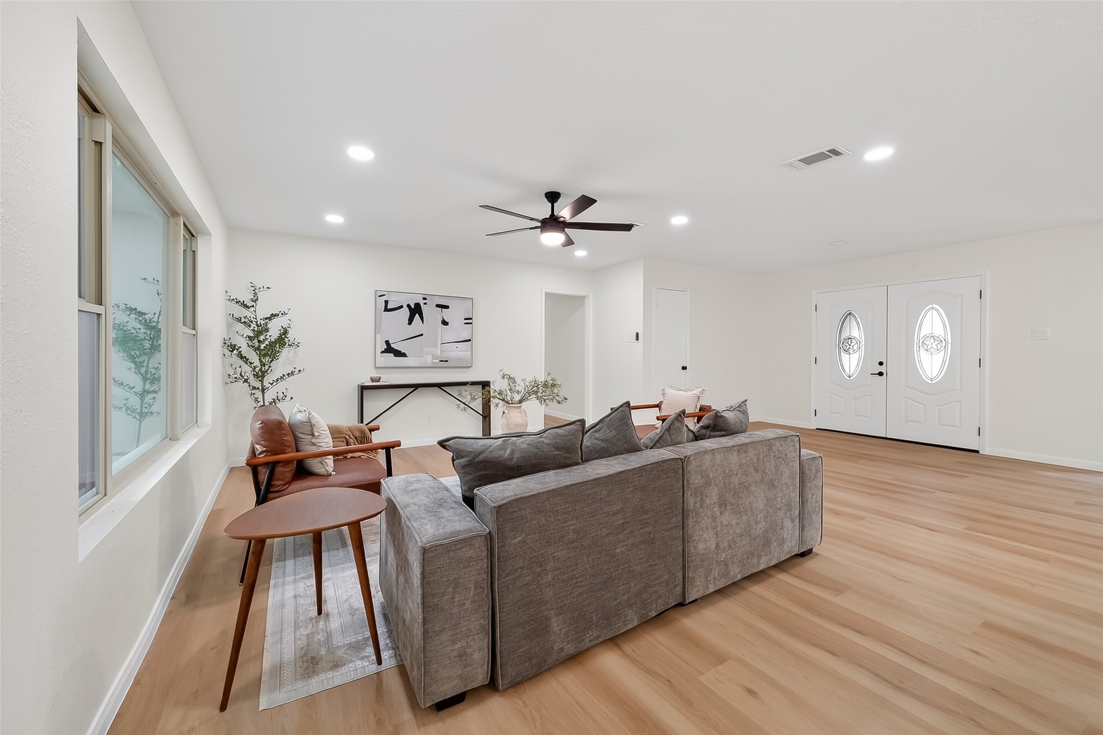 2914 Riata Lane Houston, TX 77043 - Photo 12 of 46 a living room with furniture
