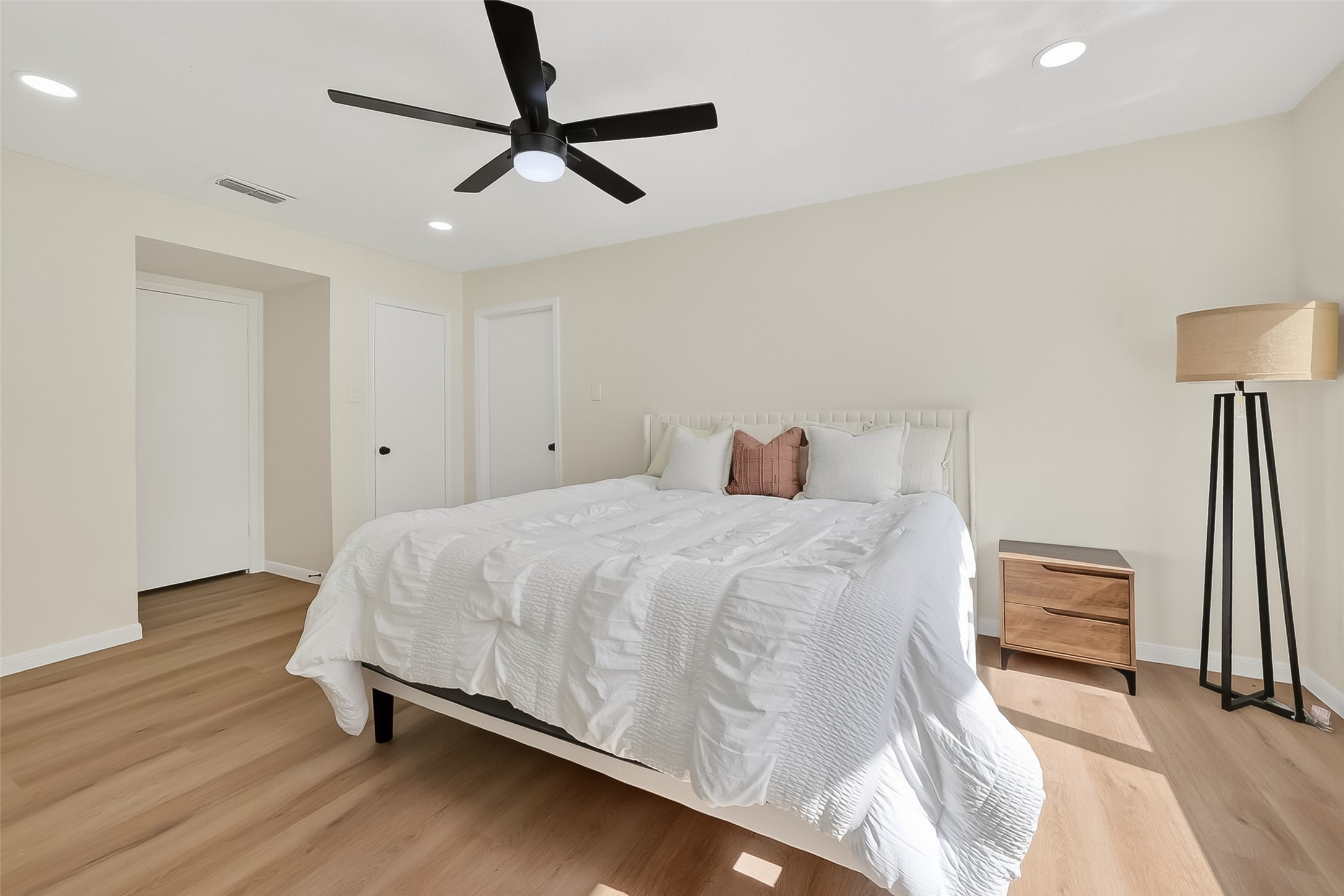 2914 Riata Lane Houston, TX 77043 - Photo 26 of 46 a bedroom with a bed and a lamp on table