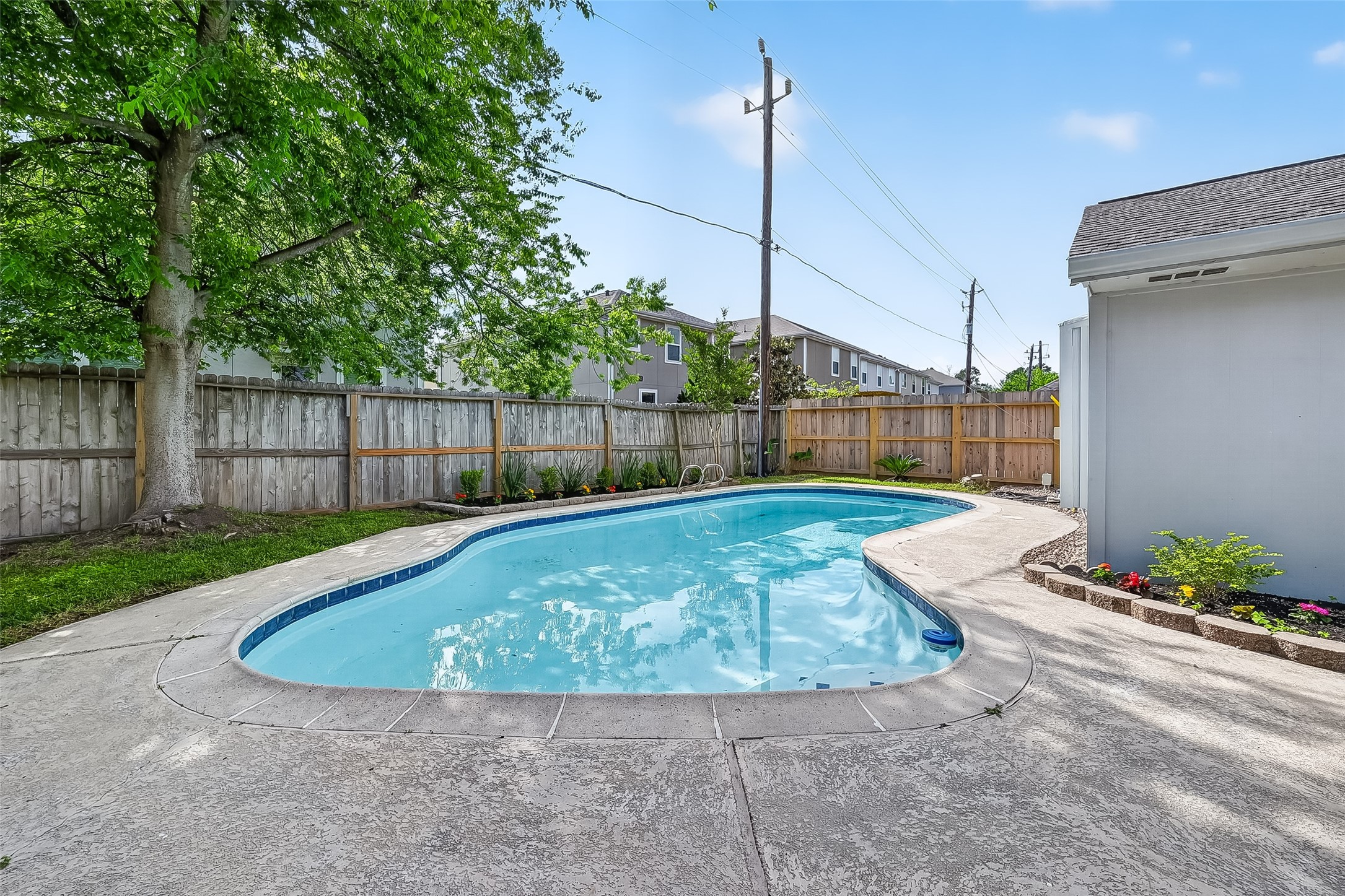 2914 Riata Lane Houston, TX 77043 - Photo 41 of 46 a view of a backyard with a swimming pool