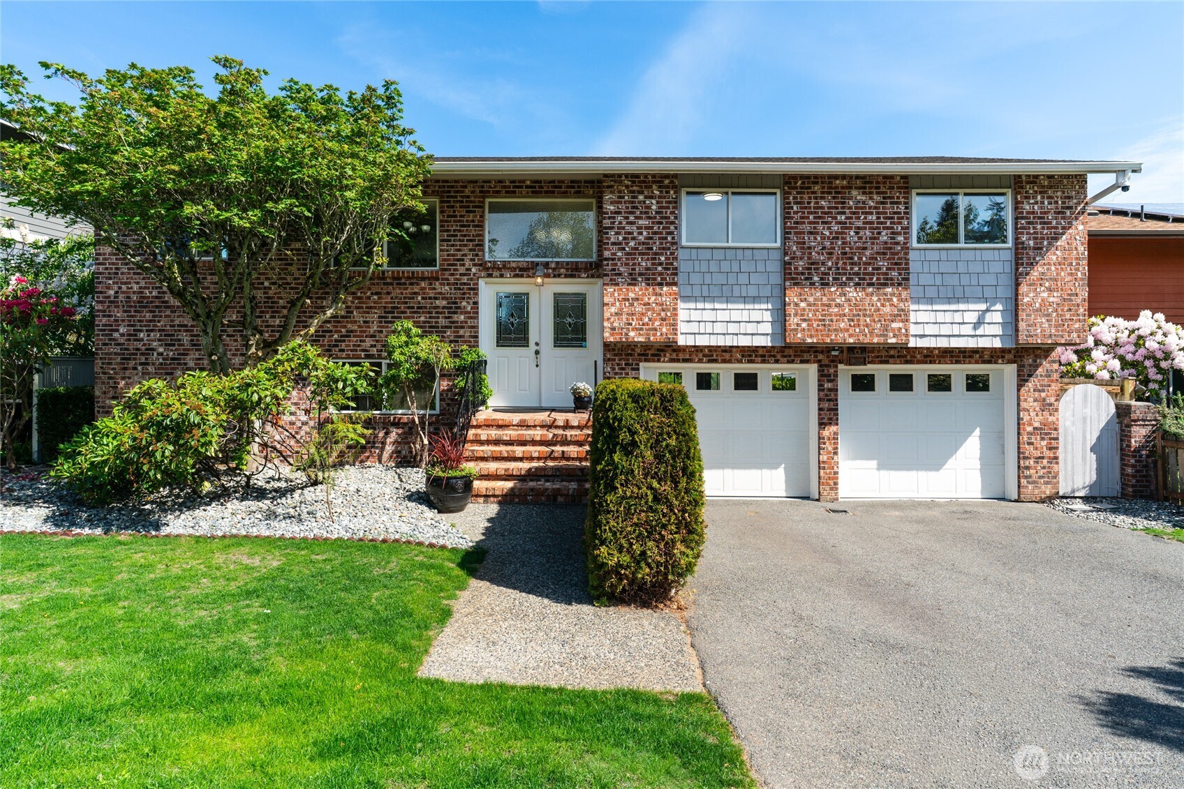 944 Maple Street Edmonds, WA 98020 - Photo 1 of 39 Gallery Image 1