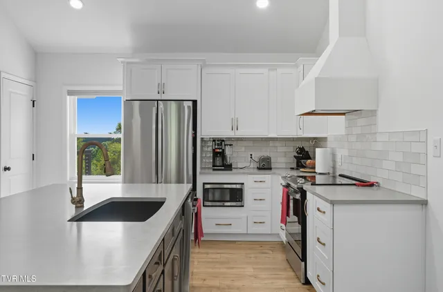 $519,900 | 4509 Old Stage Road, Kingsport, TN 37664