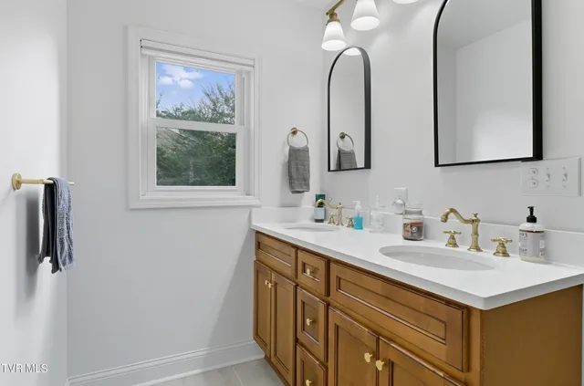 $519,900 | 4509 Old Stage Road, Kingsport, TN 37664