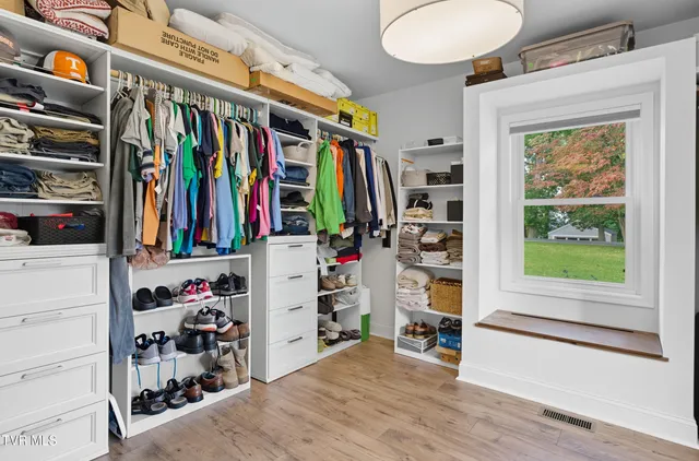 $519,900 | 4509 Old Stage Road, Kingsport, TN 37664