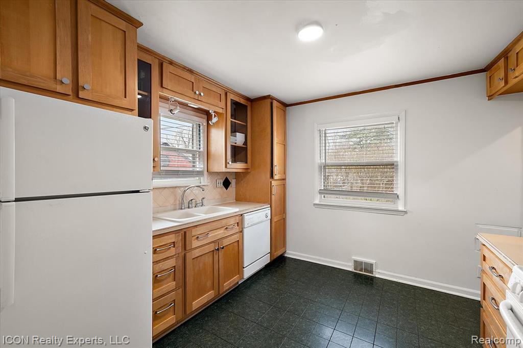 176 Chippewa Road Pontiac, MI 48341 - Photo 20 of 37 Gallery Image 20