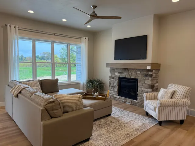 $599,900 | N1786 Red Cardinal Drive, Greenville, WI 54942