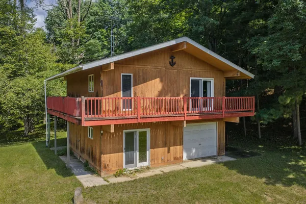 $197,500 | S963 West Redstone Drive, La Valle, WI 53941