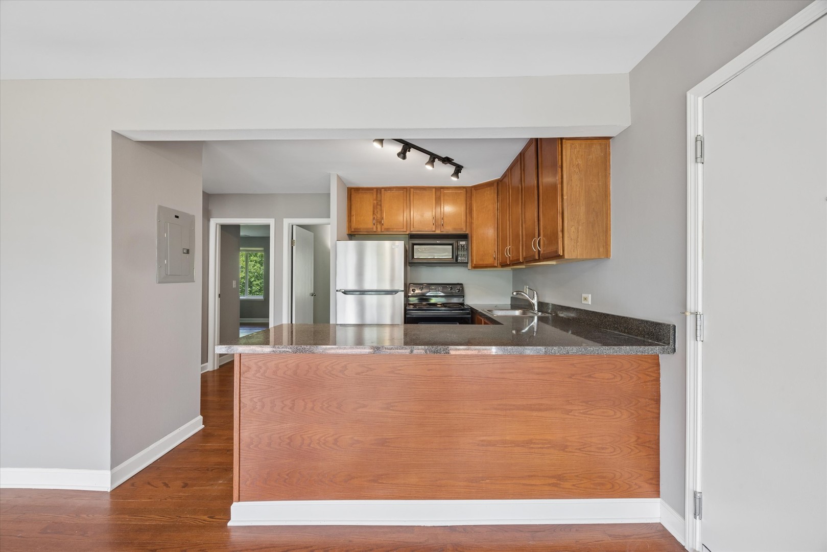 5852 Forest View Road, Unit F Lisle, IL 60532 - Photo 5 of 16