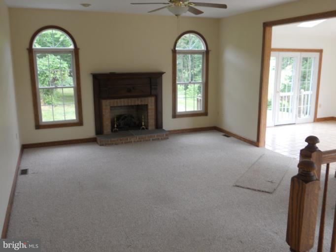 5068 Mt Zion Road Frederick, MD 21703 - Photo 6 of 25 Family Room