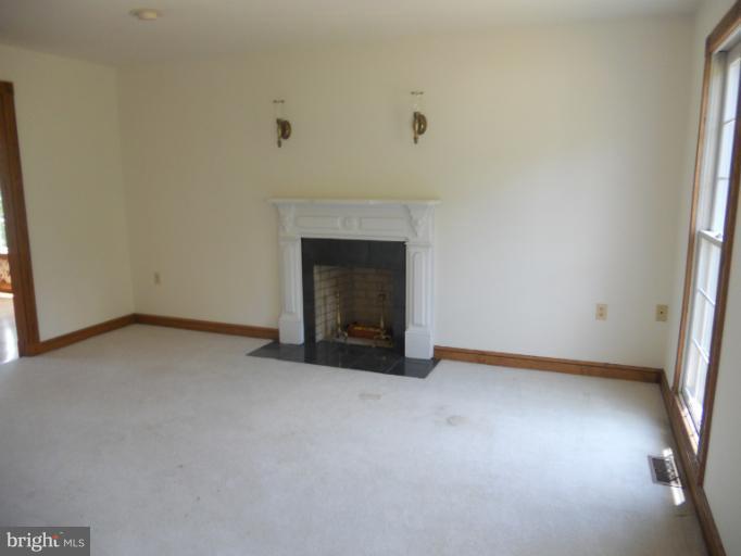 5068 Mt Zion Road Frederick, MD 21703 - Photo 9 of 25 Living Room