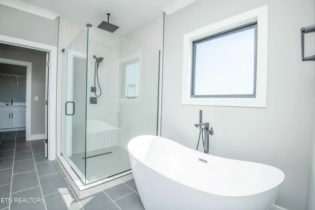 $874,900 | 256 Watercrest Drive, Vonore, TN 37885