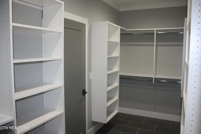 $874,900 | 256 Watercrest Drive, Vonore, TN 37885