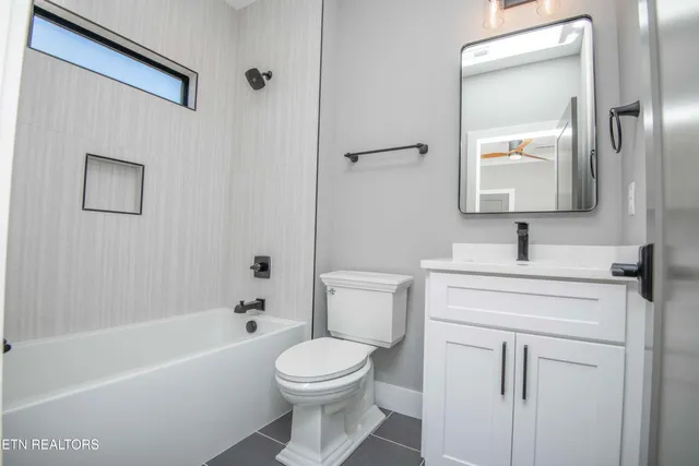 $874,900 | 256 Watercrest Drive, Vonore, TN 37885