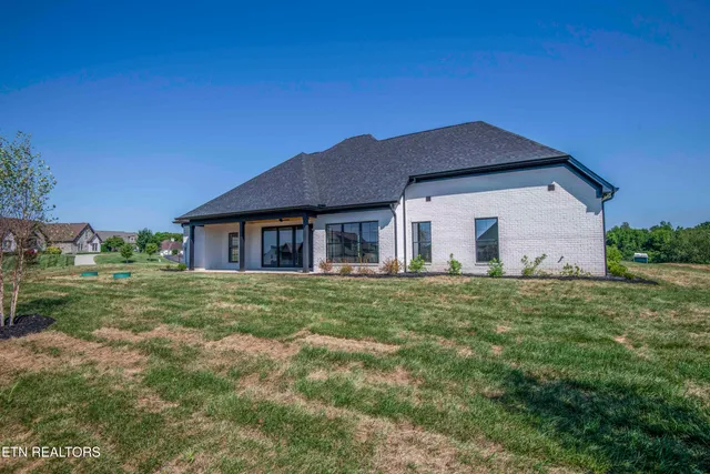 $874,900 | 256 Watercrest Drive, Vonore, TN 37885