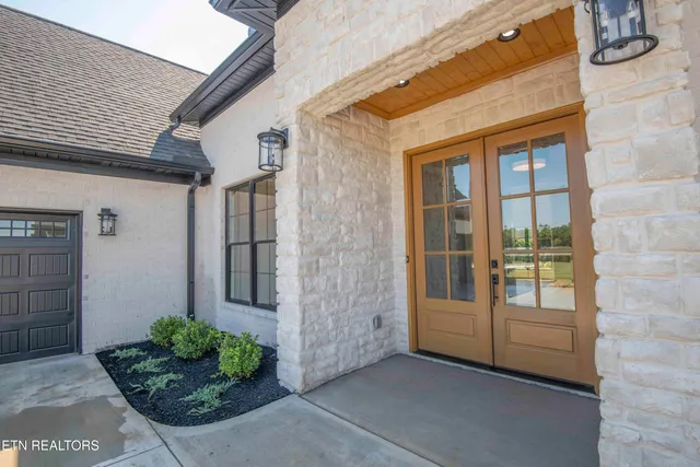 $874,900 | 256 Watercrest Drive, Vonore, TN 37885