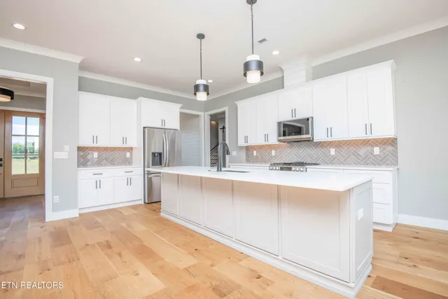 $874,900 | 256 Watercrest Drive, Vonore, TN 37885