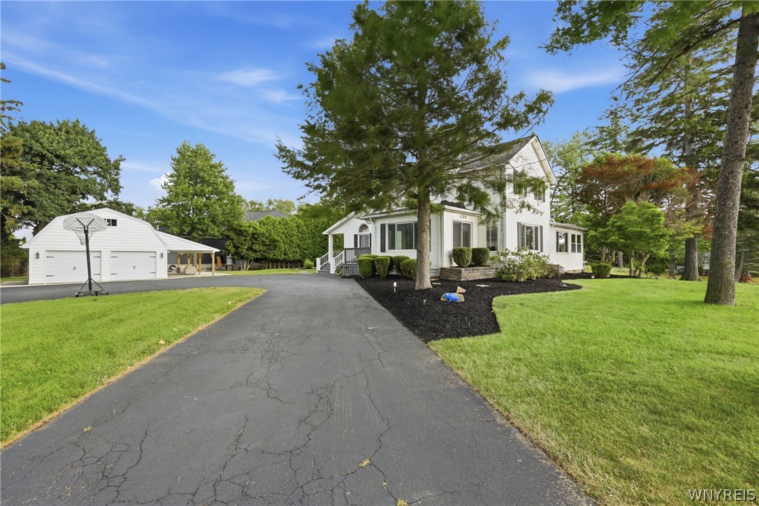 154 Muegel Road Amherst, NY 14051 - Photo 3 of 49 Driveway