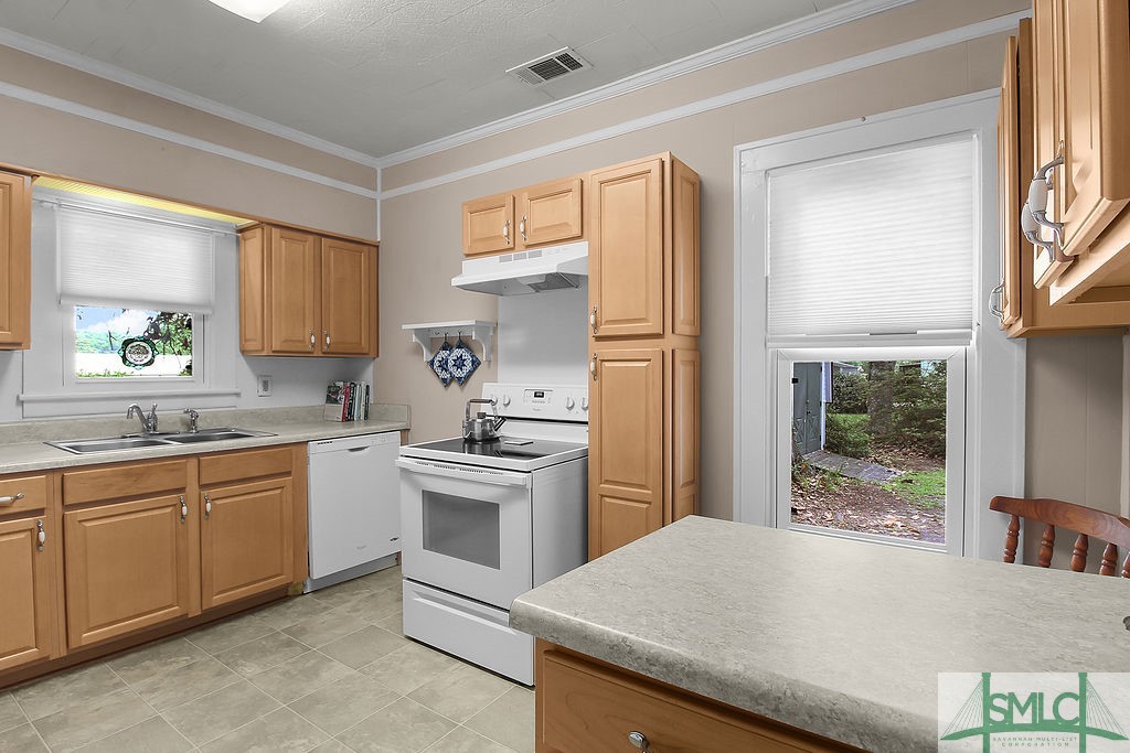 8 Georgia Street Pembroke, GA 31321 - Photo 5 of 36