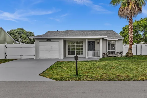 $3,600 | 8316 Huntsman Place, Boca Raton, FL 33433
