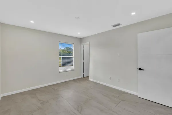 $3,600 | 8316 Huntsman Place, Boca Raton, FL 33433