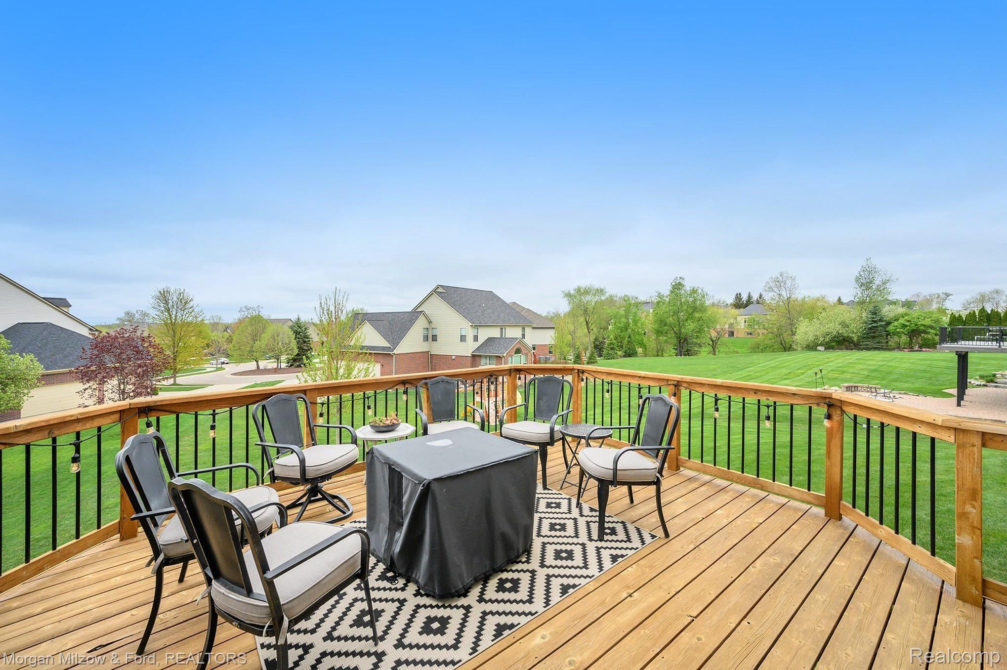 7005 Oakhurst Ridge Road Clarkston, MI 48348 - Photo 46 of 56 Deck