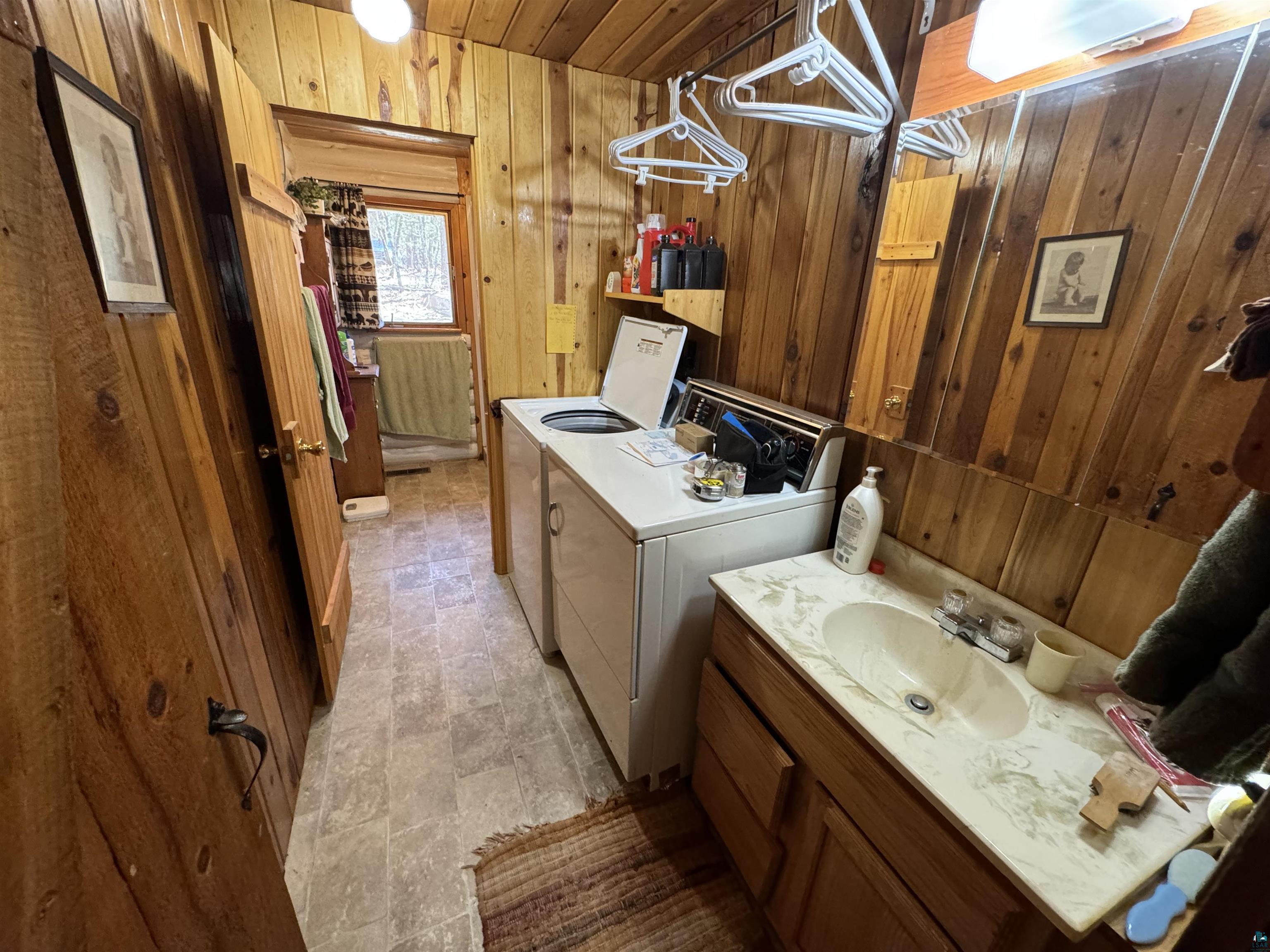 6749 East Yano Road Gordon, WI 54838 - Photo 10 of 20 Laundry