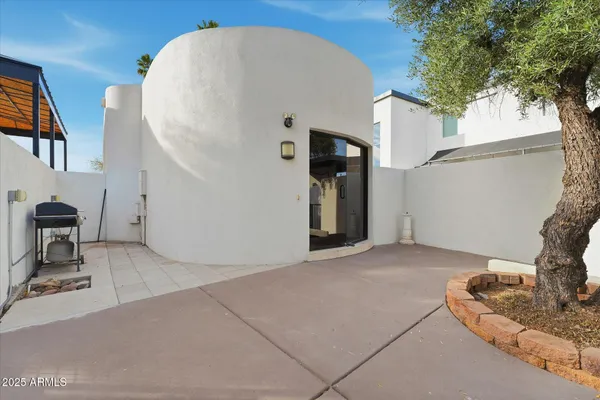 a picture of houses with outdoor space