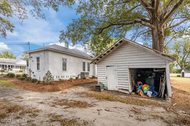 $205,000 | 202 North Main Street, Walstonburg, NC 27888