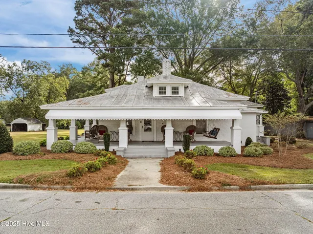 $205,000 | 202 North Main Street, Walstonburg, NC 27888