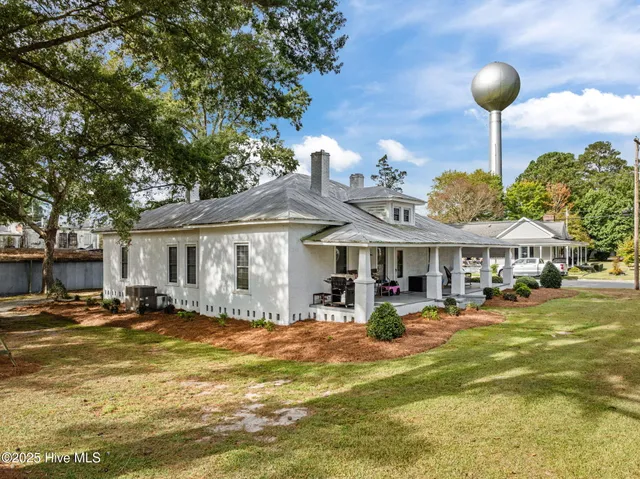 $205,000 | 202 North Main Street, Walstonburg, NC 27888