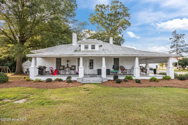 $205,000 | 202 North Main Street, Walstonburg, NC 27888