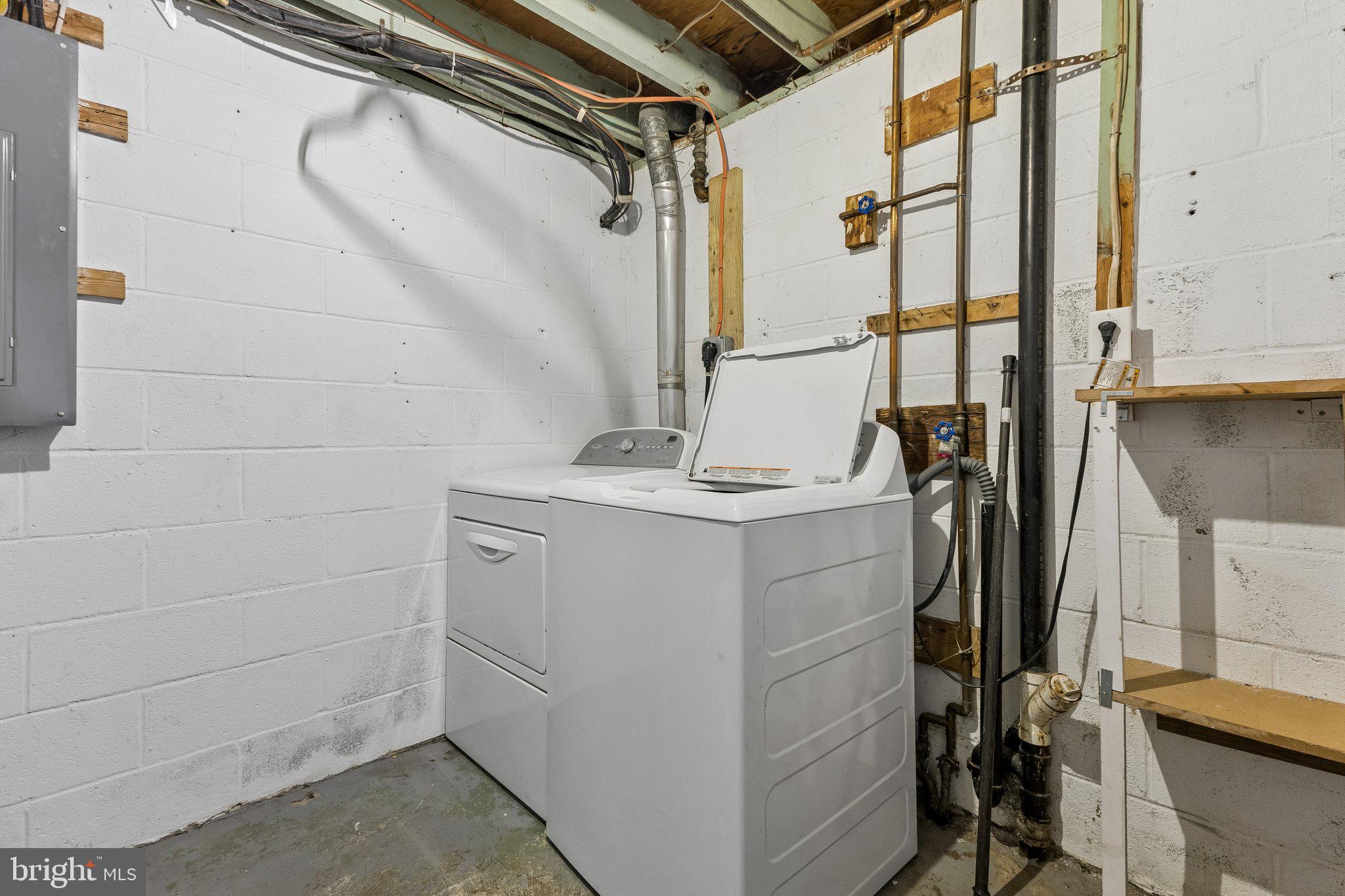 14197 Fullerton Road Woodbridge, VA 22193 - Photo 20 of 23 a bathroom with a shower and a sink