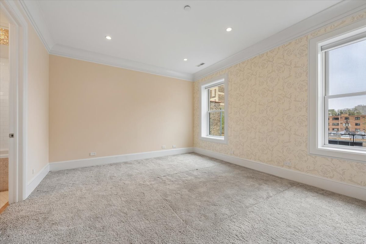 458 West Deming Place Chicago, IL 60614 - Photo 25 of 39 an empty room with windows