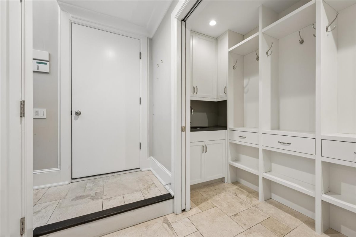 458 West Deming Place Chicago, IL 60614 - Photo 27 of 39 a view of walk in closet