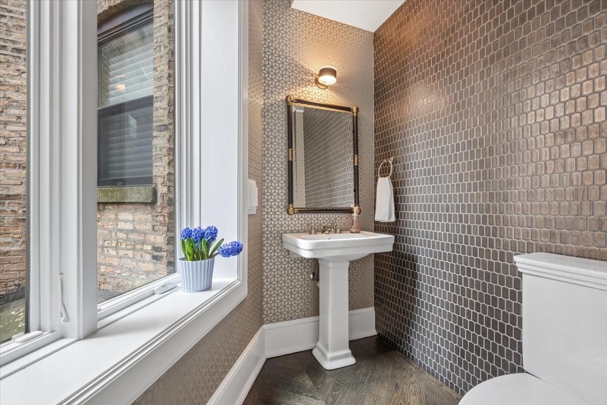 458 West Deming Place Chicago, IL 60614 - Photo 31 of 39 a bathroom with a sink toilet and shower