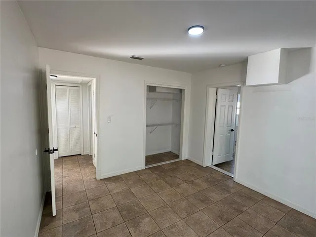 a view of entryway with a bathroom