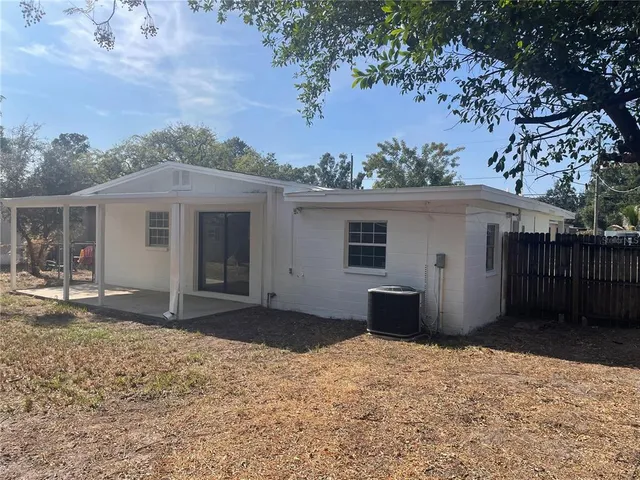 a view of entryway with front door