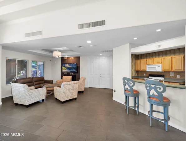 $179,000 | 2929 West Yorkshire Drive, Unit 2015, Phoenix, AZ 85027