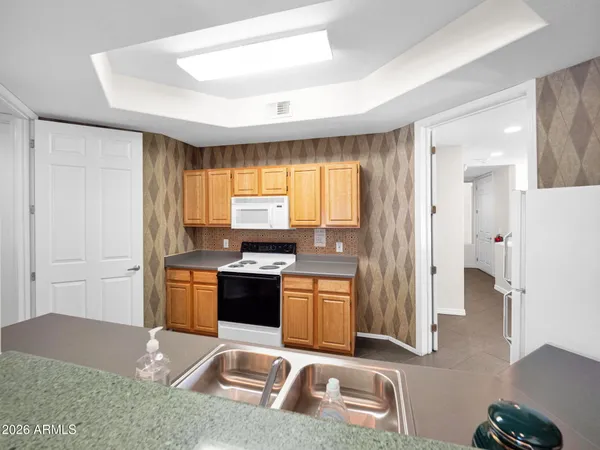 $179,000 | 2929 West Yorkshire Drive, Unit 2015, Phoenix, AZ 85027