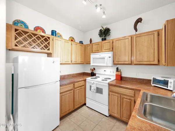 $179,000 | 2929 West Yorkshire Drive, Unit 2015, Phoenix, AZ 85027