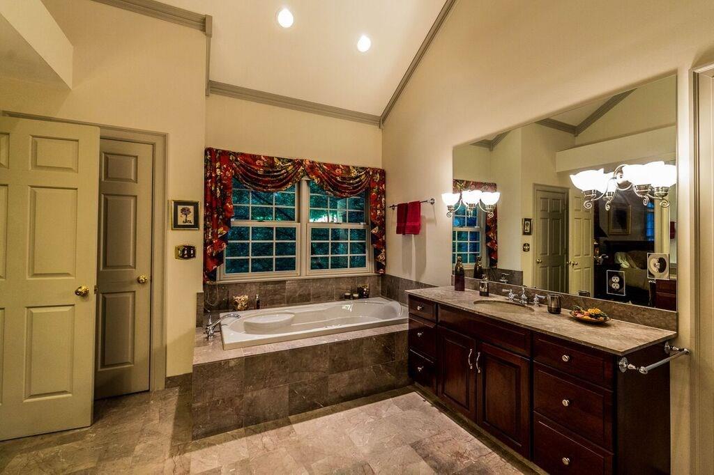 915 Settlers Ridge Road Pittsburgh, PA 15238 - Photo 14 of 24 Gallery Image 14