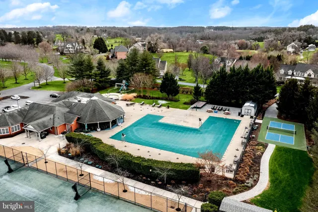 a view of a tennis court