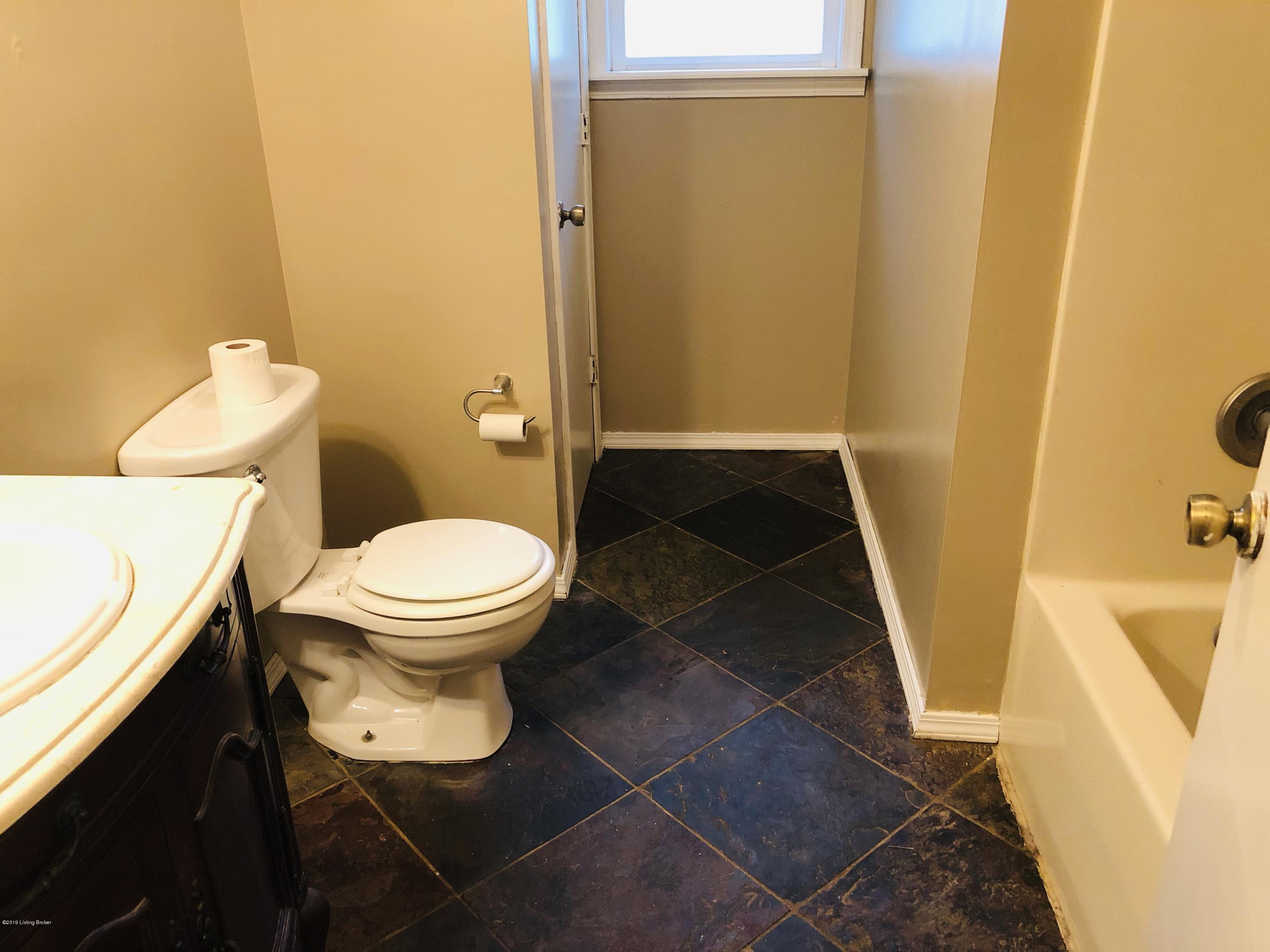 128 Windy Ridge Road Bedford, KY 40006 - Photo 14 of 20 Full Bath