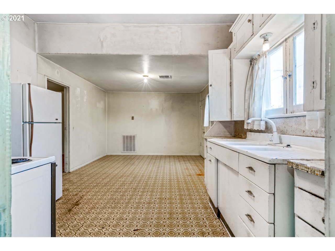 1668 Main Street Springfield, OR 97477 - Photo 8 of 24