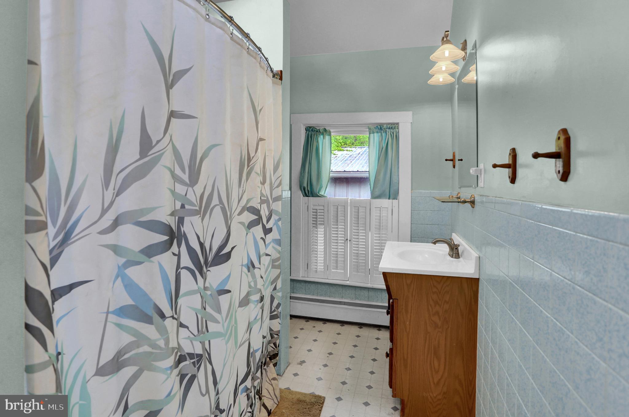 6565 Fairfield Road Fairfield, PA 17320 - Photo 40 of 54 Full Bath (Upper level)