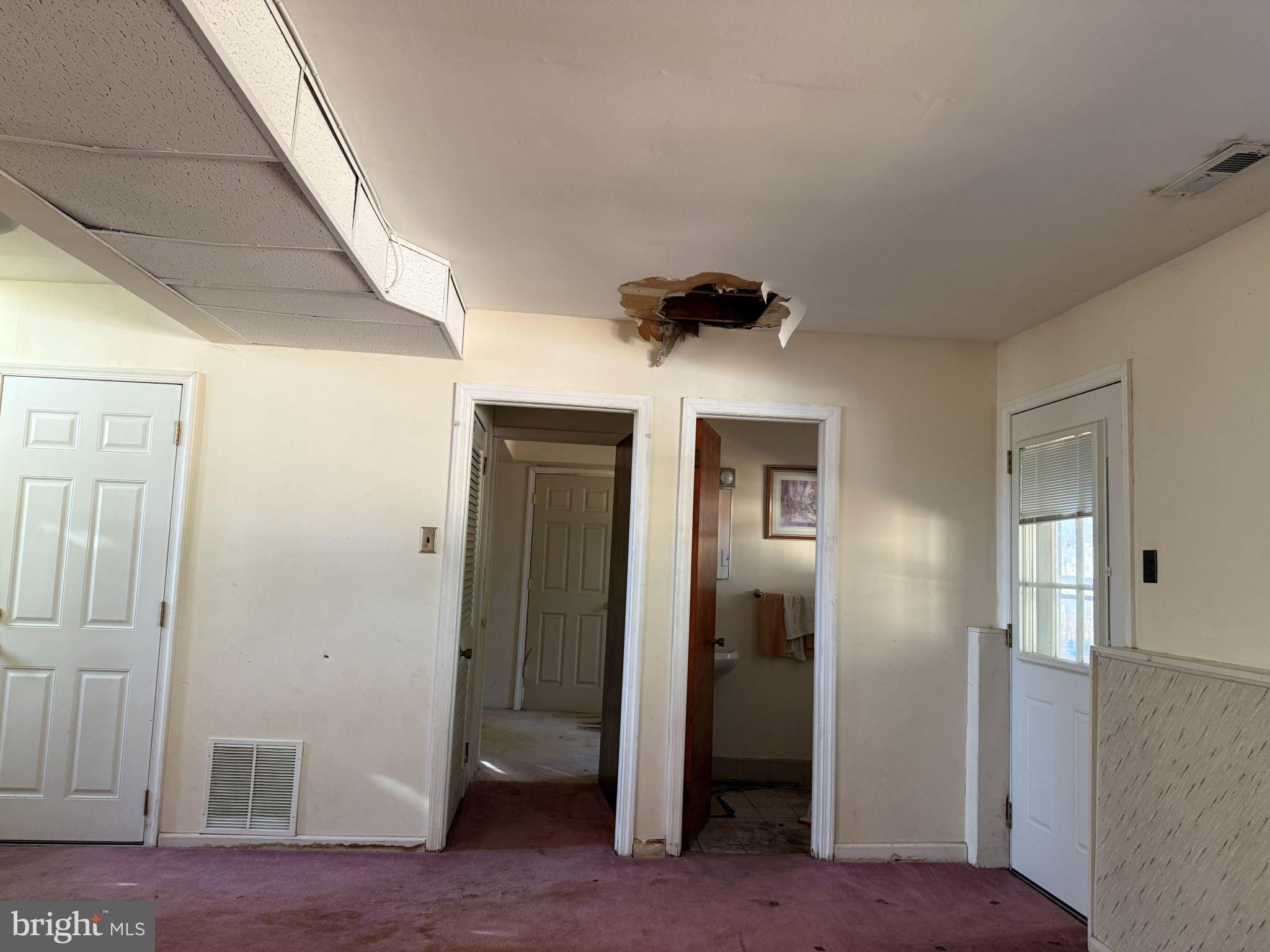 916 Edgemoor Road Cherry Hill, NJ 08034 - Photo 22 of 33 a view of a livingroom with a hallway